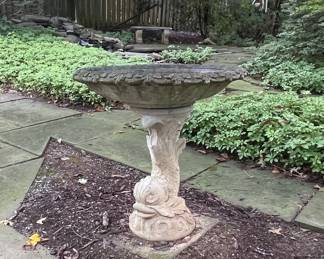 Pedestal Birdbath