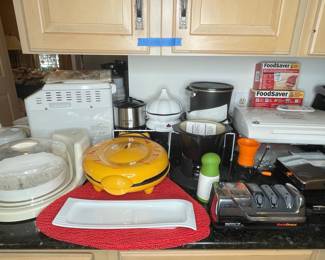 Collection of Kitchen Appliances 