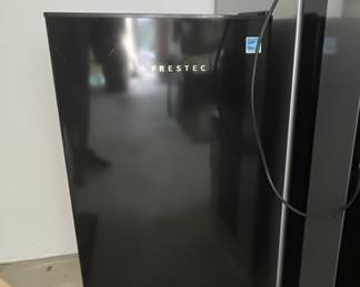 Frestec Mini Fridge 