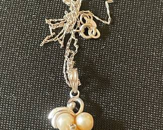 14k White Gold Pearl Cluster Pendant Necklace