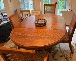 Dining room table with multiple leafs