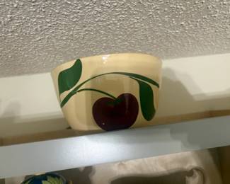 . . . vintage Watt apple pattern . . .