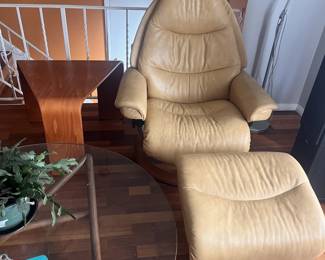 Ekornes stressless 1970s chair and ottoman