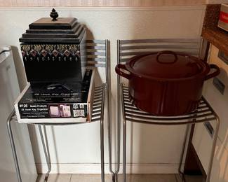 Bar stools, Dutch oven