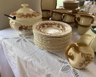 Wedgwood "Wildbriar" Ceramic China (15pc)