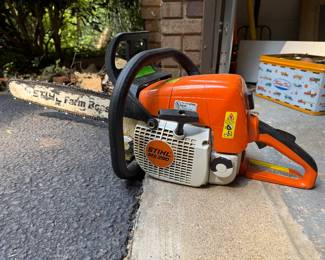 STIHL MS 290 Farm Boss Gas Powered Chainsaw (Great Working Condition)