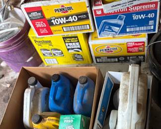 FULL MOTOR OIL QUARTS AND GALLONS