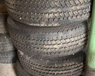 NEW OR NEAR NEW SET 275/65/18 TIRES