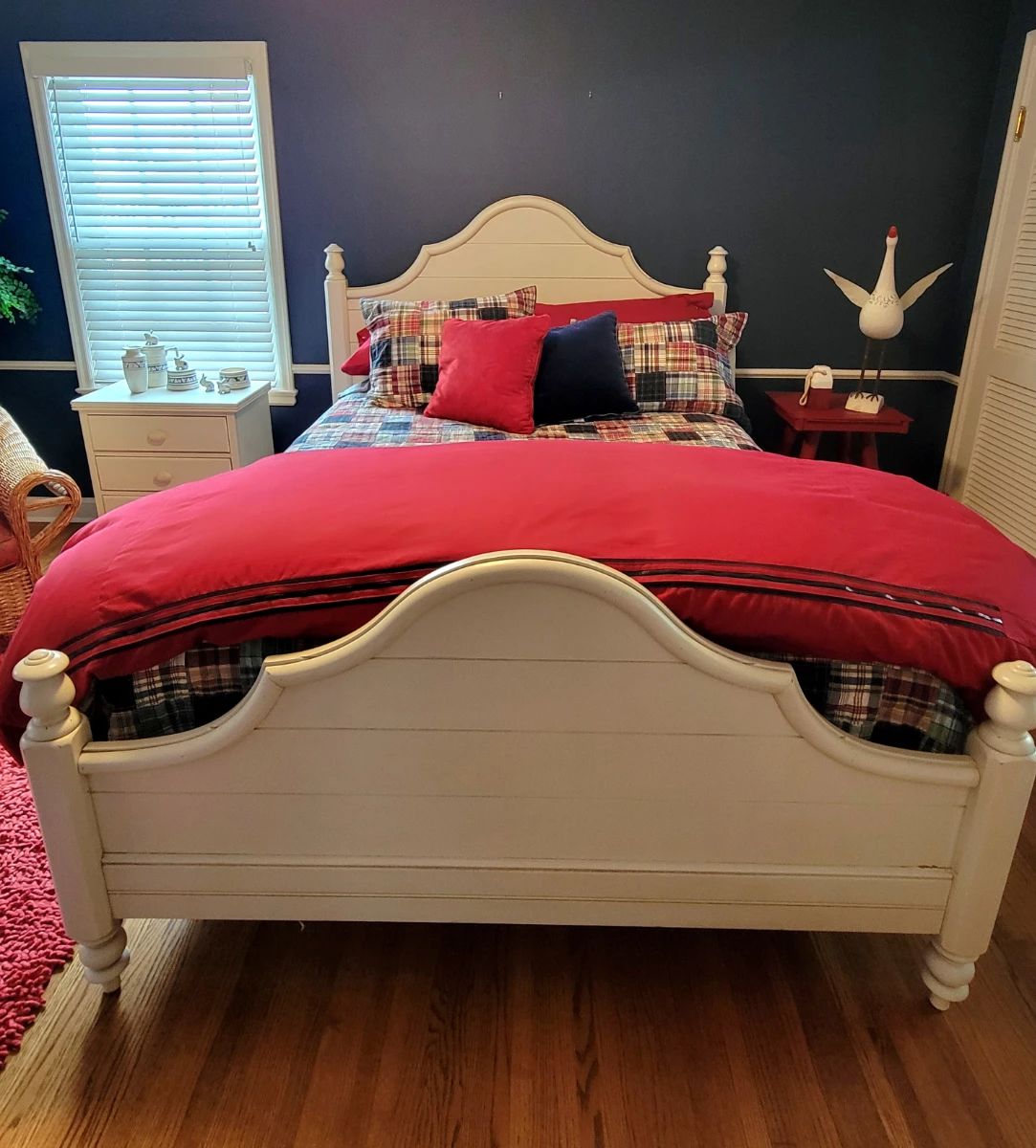 Gorgeous and well-cared for Queen sized bedroom furniture!