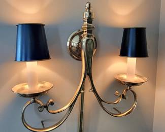 Hanging wall fixture (not hard-wired)