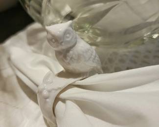 There are 8 of these adorable owl napkin rings