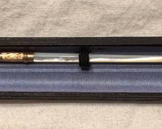 Vintage quill pen with box