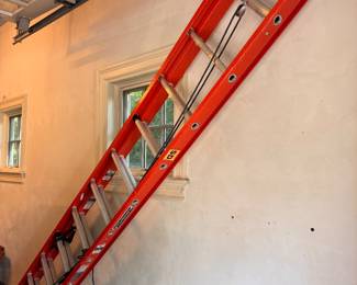 Louisville 24" extension ladder.