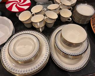 Set of Royal Doulton/Minton "consort" fine bone china