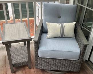 Set of 3 outdoor gliders in excellent condition