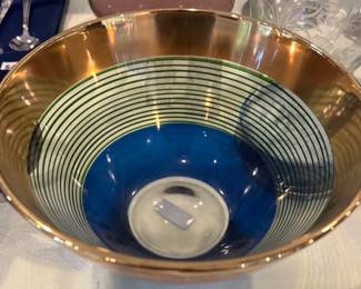 Helena Gibson of Goteborgs Glas-Studio bowl