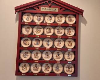 M.I. Hummel mii Annual Plate Collection