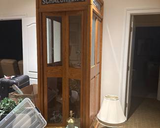 Working telephone booth