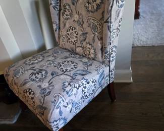 Upholstered chairs (set of 2)