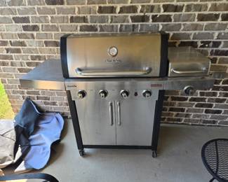 4 burner Char-Broil gas grill with side burner, cover and 2 propane tanks