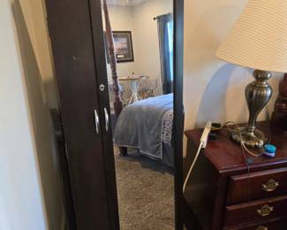 Floor jewelry cabinet with mirror