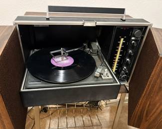 1960s GE Trimline portable stereo with turntable, AM/FM radio, speakers
