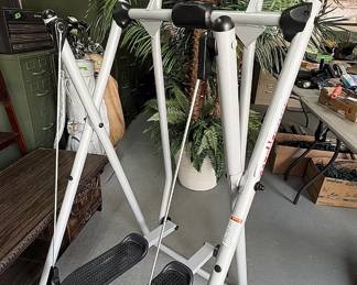 Gazelle low-impact fitness glider