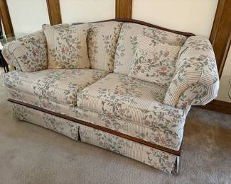 Vintage Broyhill camelback loveseat, in excellent condition