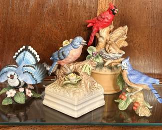 Nice collection of vintage porcelain bird figurines/music boxes