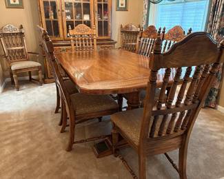 Beautiful collection of American Drew solid oak dining furniture, like new