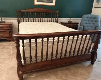 Kincaid traditional solid maple queen-size bed with turned spindles, like new