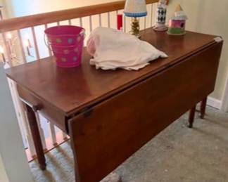 Drop leaf table