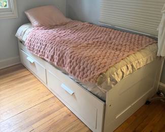 Twin Daybed with 2 Drawers that turns into a full bed