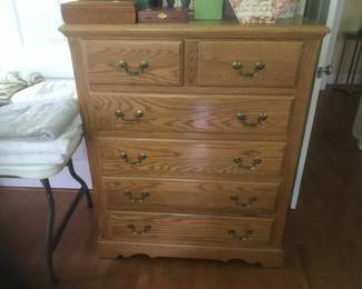 Dresser part of 5 piece set