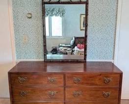 Vintage Henredon Mid-Century Mahogany 6-Drawer Dresser with Brass Horseshoe Pulls