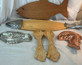 Lot 197: Fish-themed wooden and metal kitchen utensils and decor