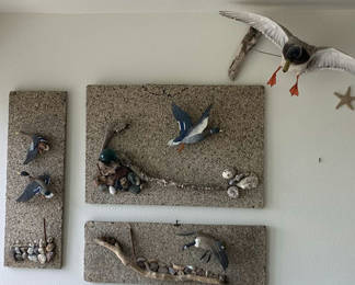 Lot 194: Duck and Bird Wall Art Decor Set