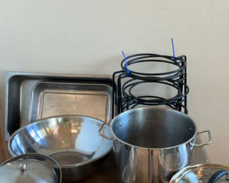 Lot 38: Stainless steel cookware Catering collection
