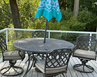 Lot 21: Patio Set