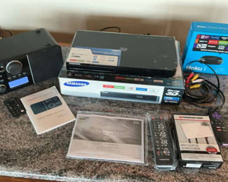 Lot 66: Home entertainment electronics and accessories set