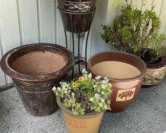 Lot 24: 5 Large Ceramic Pots In Earth Tones, 3 With Live Plants