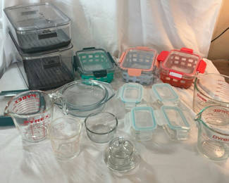 Lot 195: Pyrex Stuff