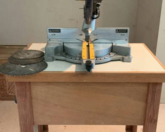 Lot 2: DeWALT DW708 12-Inch Sliding Compounding My Miter Saw with Rolling Stand