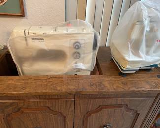 Bernini sewing machine with console and carrying case