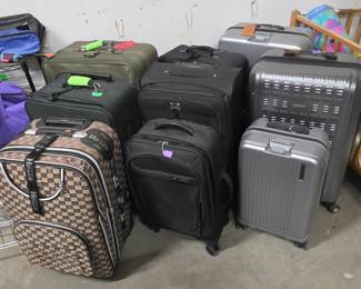 Lot of really good condition luggage!