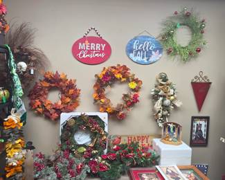 Autumn and Christmas Signs, Wreaths, Centerpieces, and Wall Art