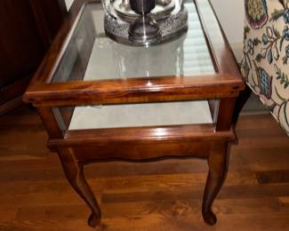 Display table