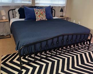 King bed and mattess