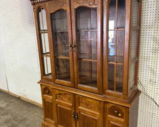 Lighted china/display cabinet