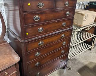 Mahogany chest of drawers